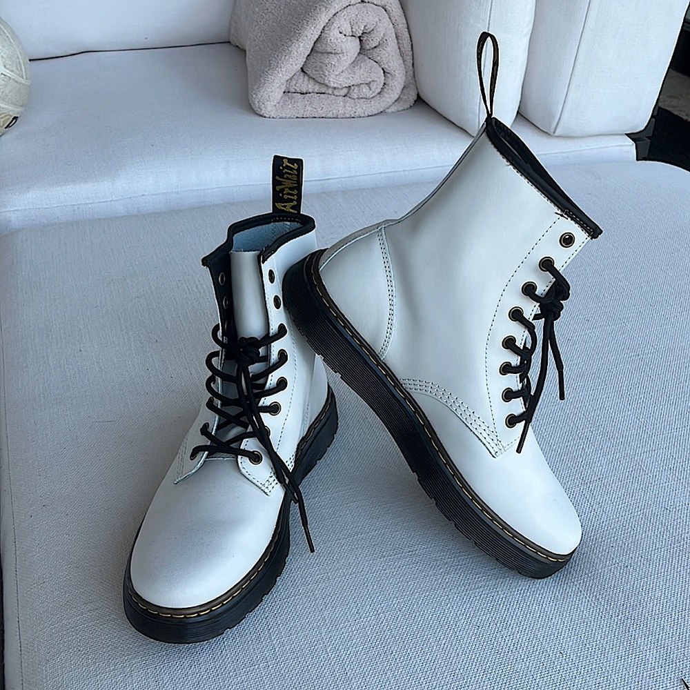 WOMEN'S DR. MARTENS ZAVALA COMBAT BOOTS